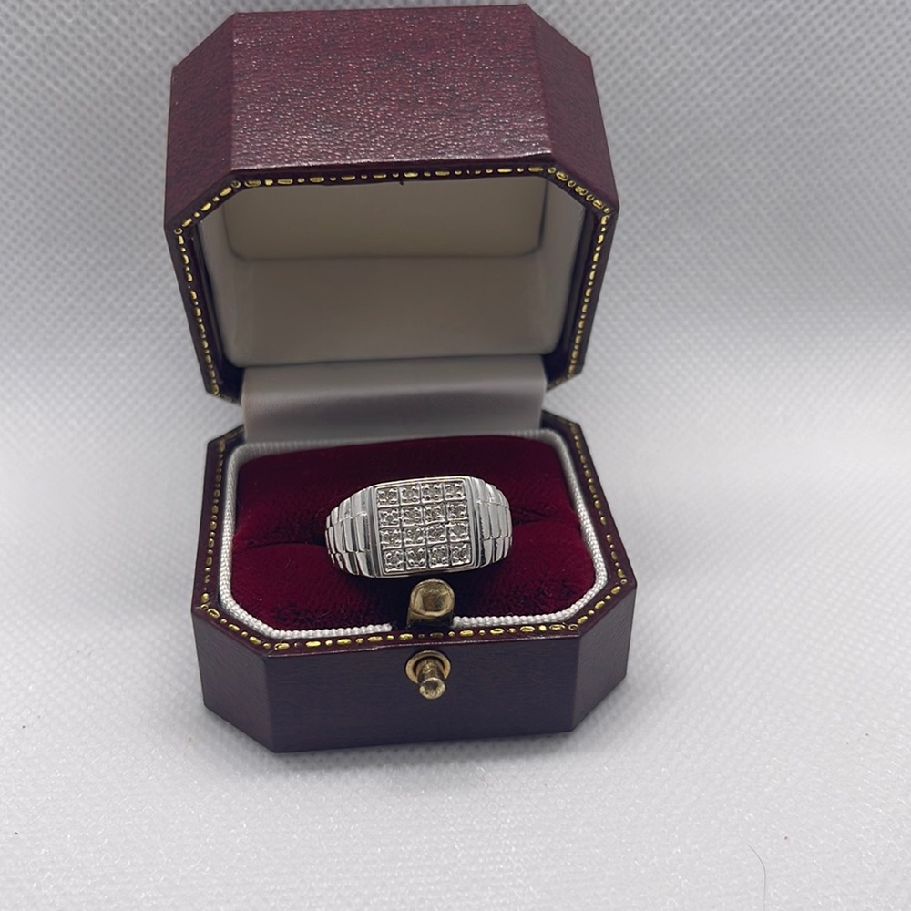 10k white gold with diamonds ring